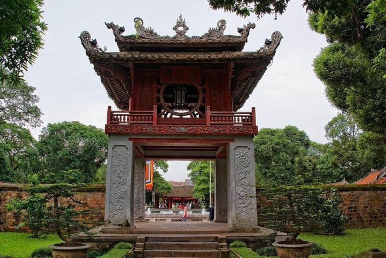 Hanoi Instagram Tour: Ceramic Mosaic Mural, Sword Lake, Long Bien Bridge - تصویر 3