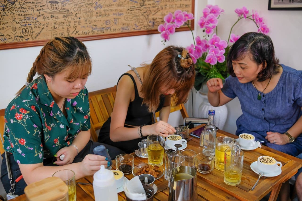 Egg Coffee Class and Hanoi Street Food Walking Tour - تصویر اصلی