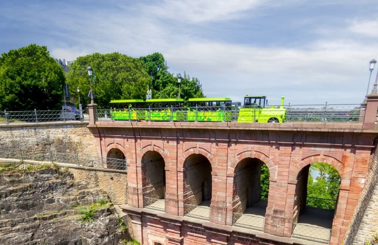 City Train in Old Town Luxembourg - تصویر 2