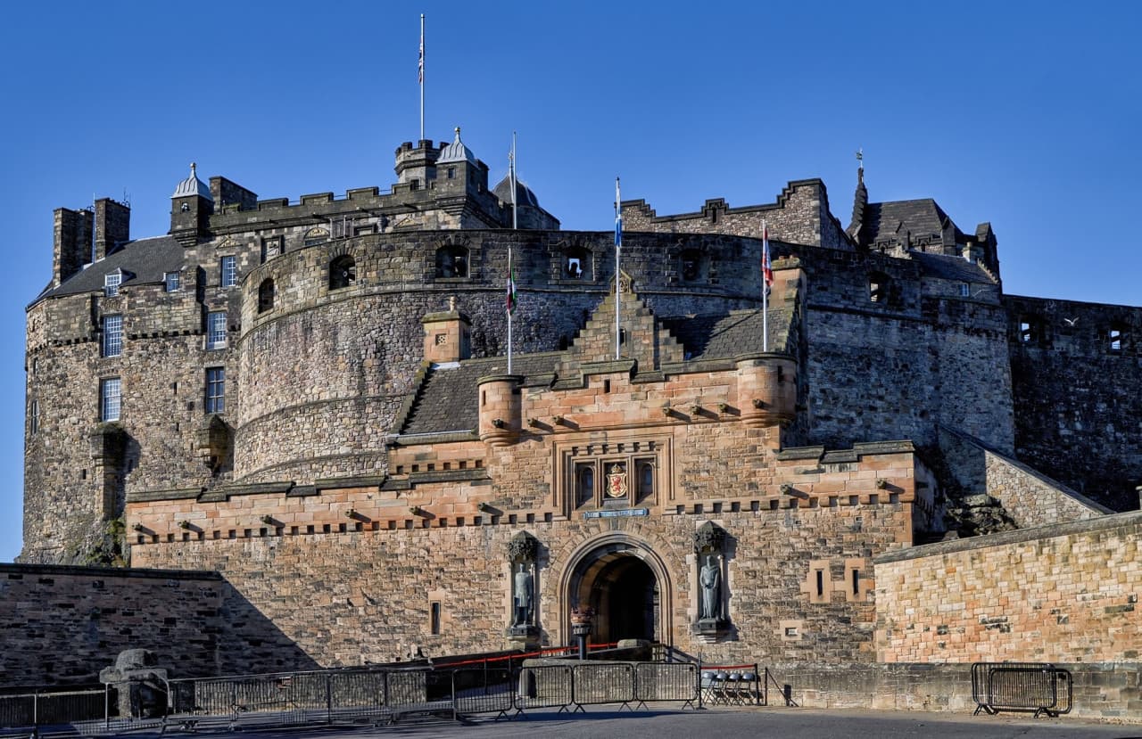 Edinburgh Castle Guided Tour with English-Speaking Guide & Entry - تصویر 2
