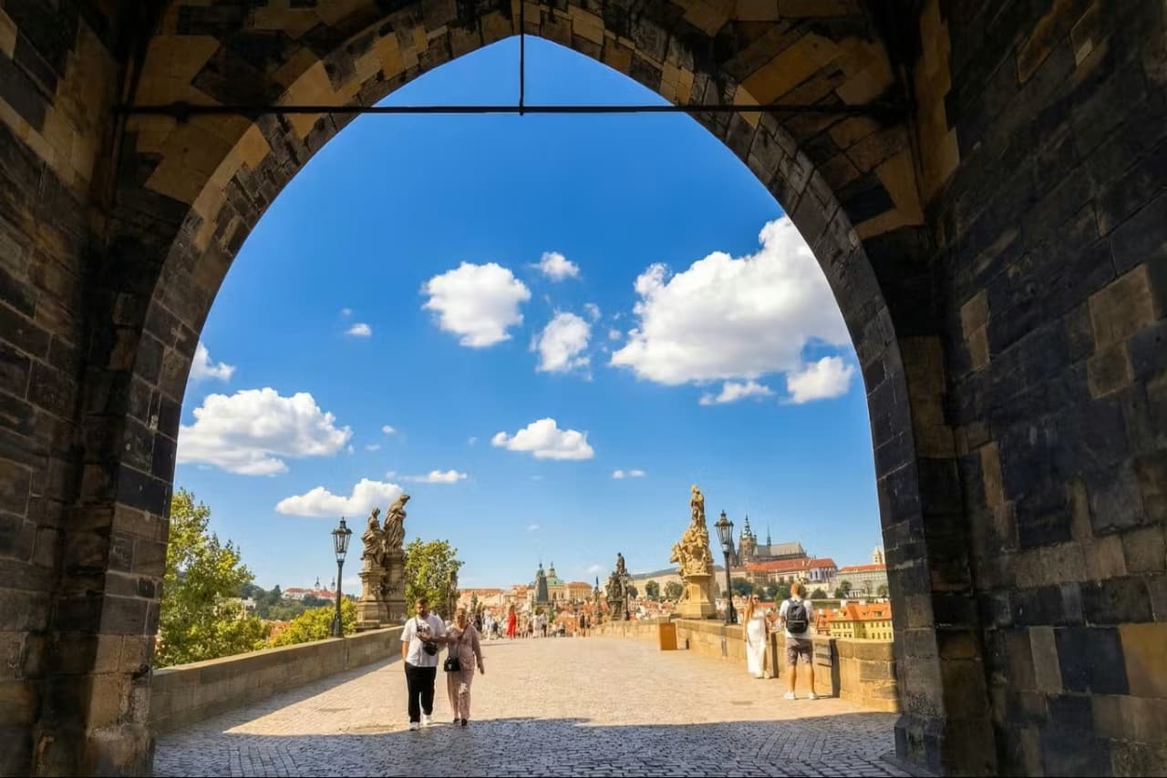 Charles Bridge Towers Ticket + Audio Guide - تصویر 2