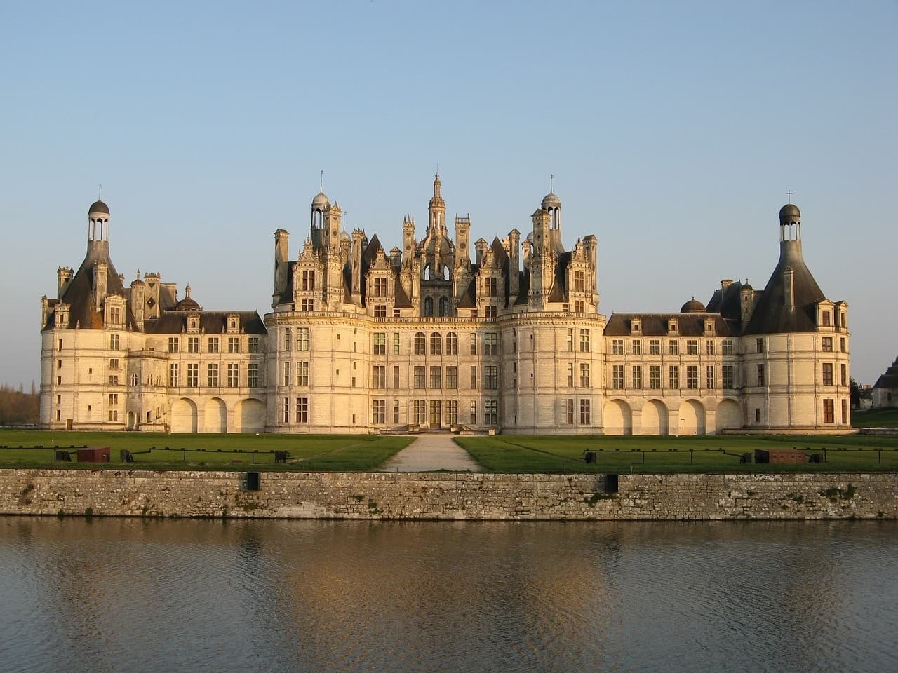 Loire Valley Tour from Paris: Chambord, Chenonceau, and Cheverny Castles - تصویر اصلی