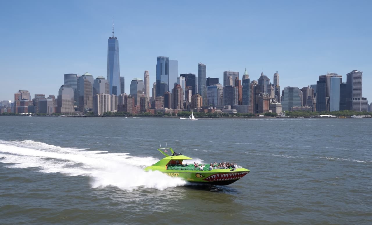 The Beast Speedboat Ride to Statue of Liberty by Circle Line: Reserved Straight-to-Board Ticket - تصویر 3