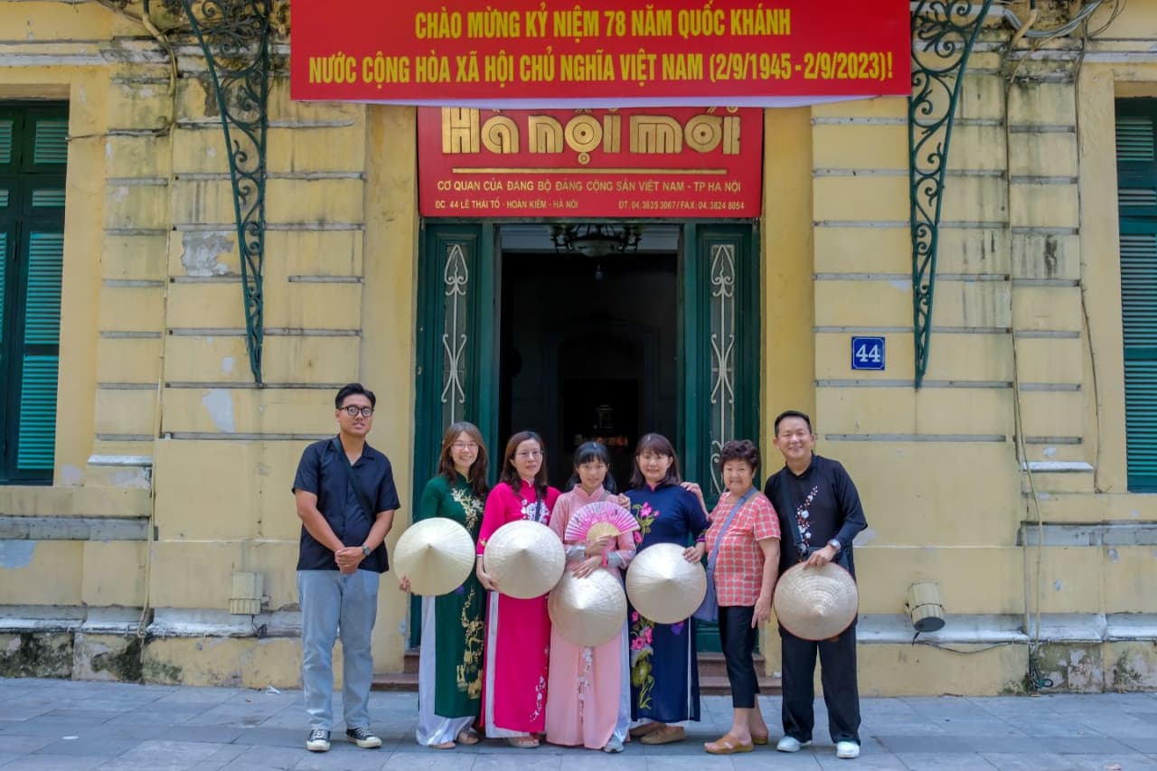 Hanoi Instagram Tour: Ceramic Mosaic Mural, Sword Lake, Long Bien Bridge - تصویر 5