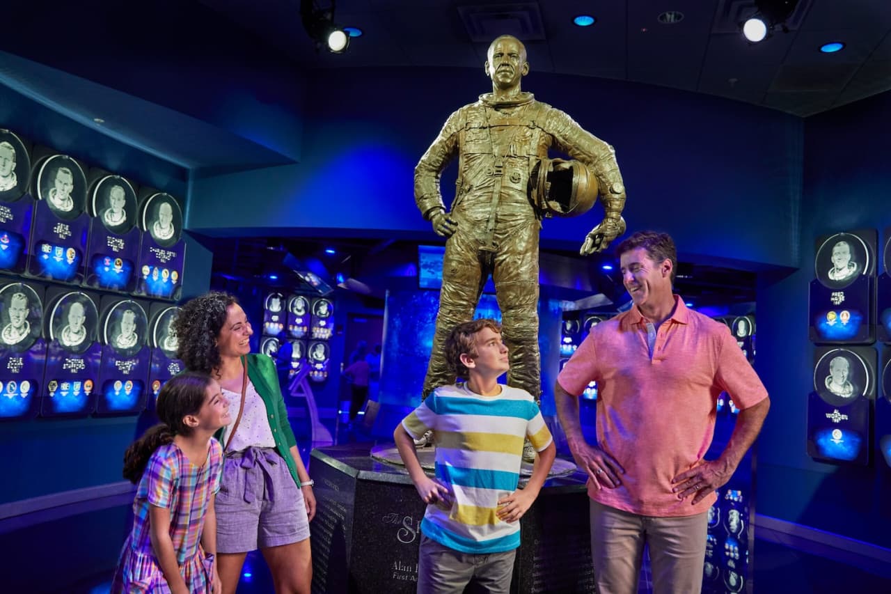 Kennedy Space Center Visitor Complex Admission with Round Trip Transportation from Orlando Area - تصویر 15