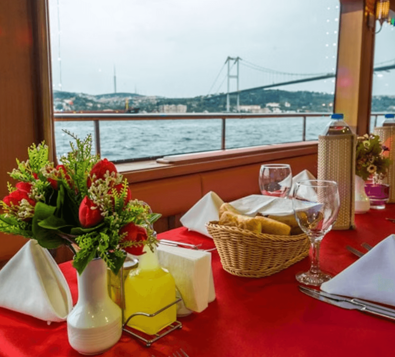Bosphorus Dinner Cruise with Turkish Night Show - تصویر 12