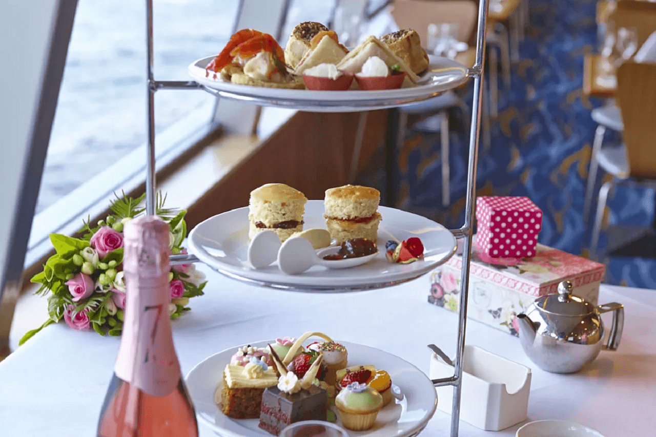 Sydney Harbour High Tea Cruise aboard Captain Cook Cruises - تصویر 3