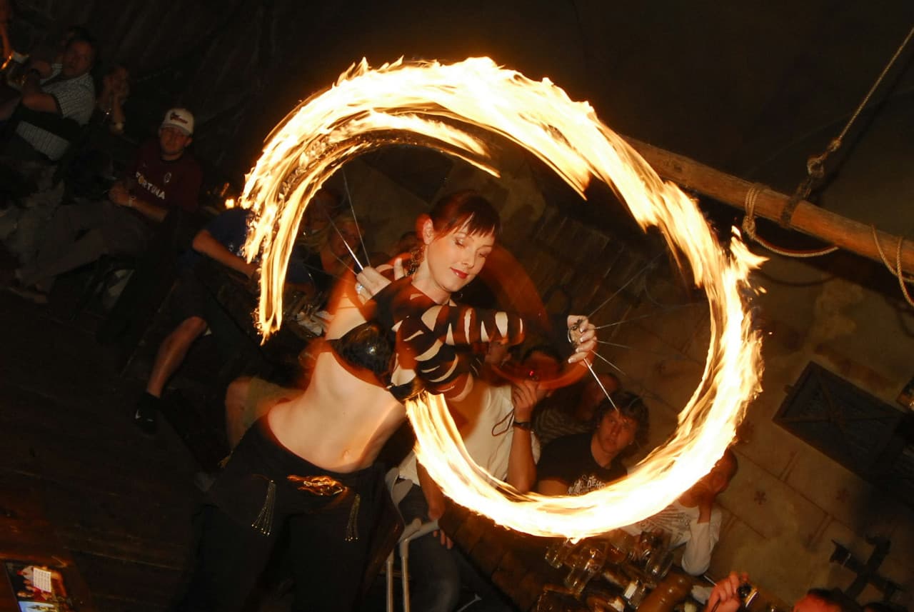 Prague: Medieval Dinner With Live Show & Unlimited Drinks - تصویر 4