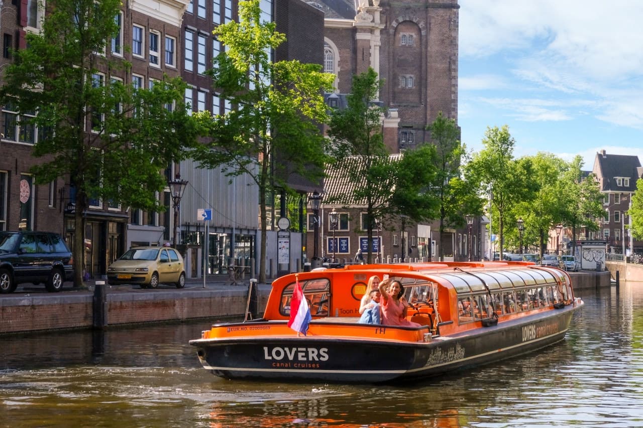 Amsterdam City Centre Canal Cruise Including Audioguide - تصویر اصلی