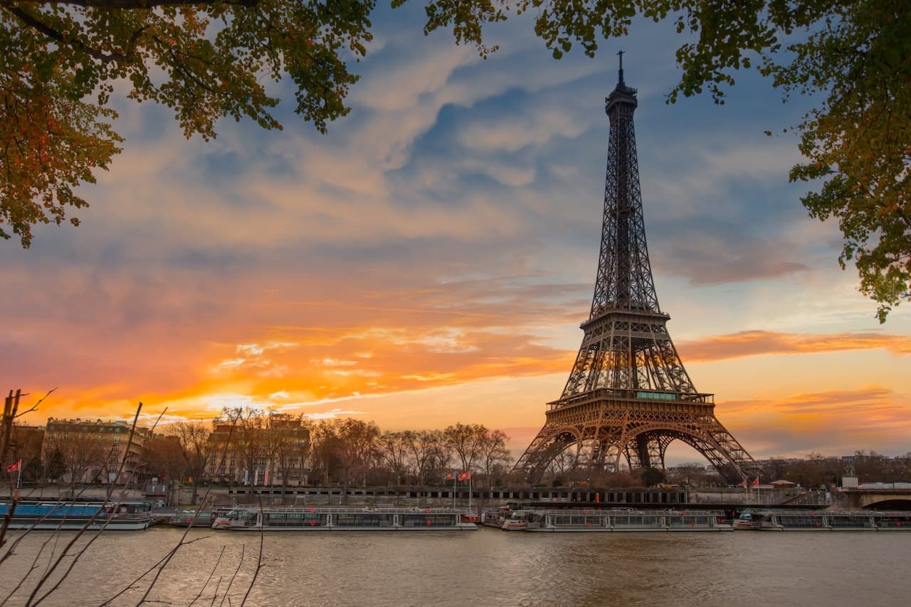Moulin Rouge Cabaret Show with Drop-off Service and Seine River Cruise - تصویر 6