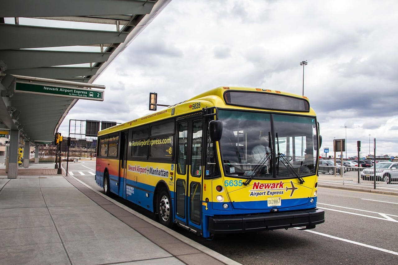 Manhattan: Bus Transfer from/to Newark Airport - تصویر اصلی
