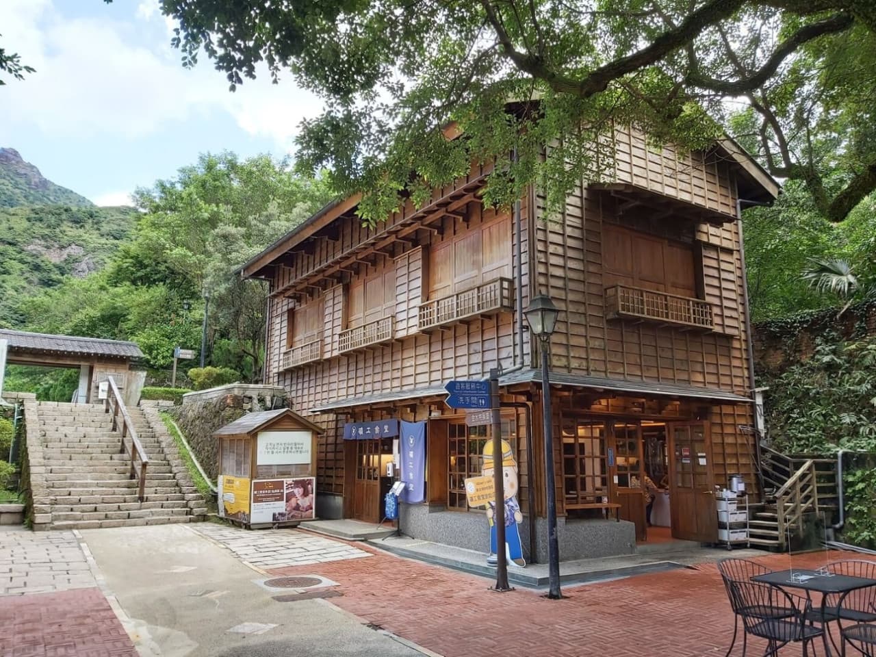 Jiufen Night Tour from Taipei: Jiufen Old Street, ShueiNanDong Golden Waterfall, Baoshishan Lookout - تصویر 6