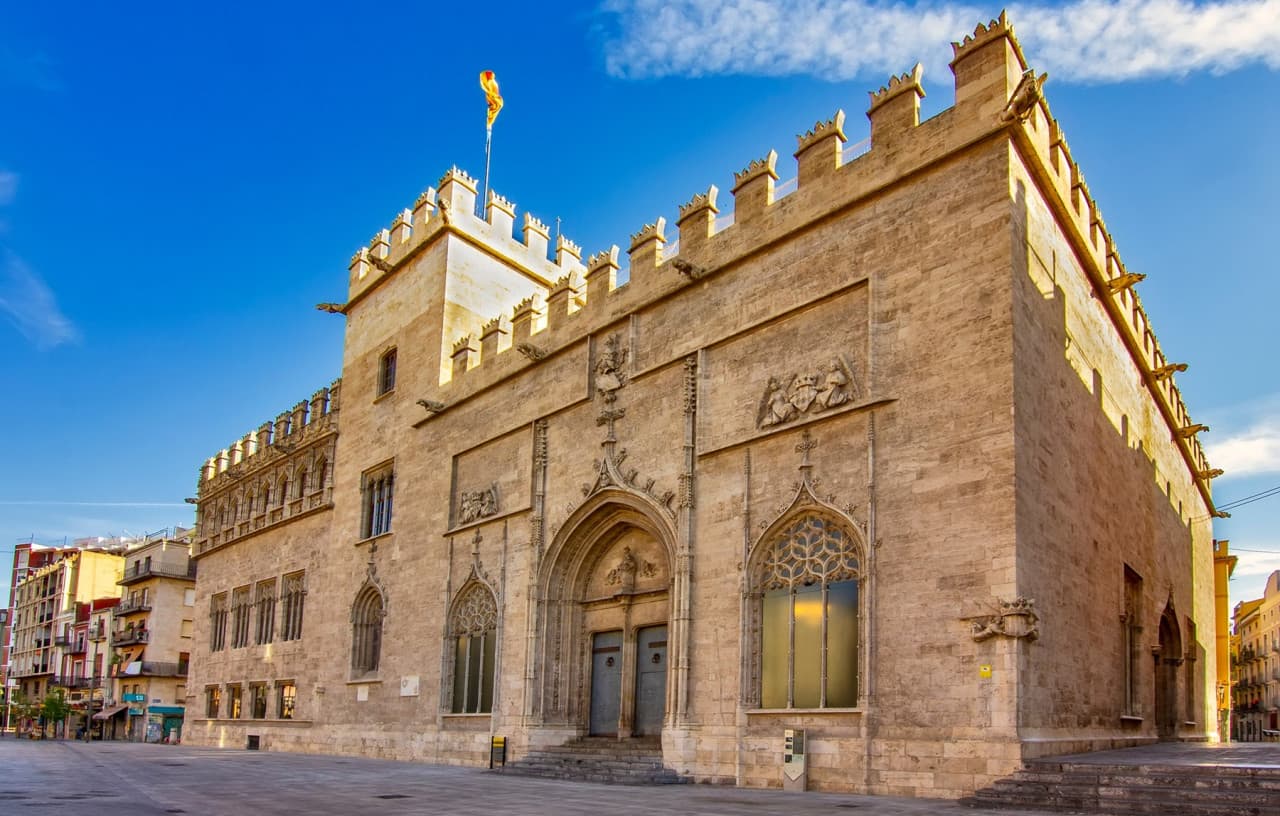 La Lonja de la Seda Tour with English-Speaking Guide & Fast Track Entry - تصویر اصلی