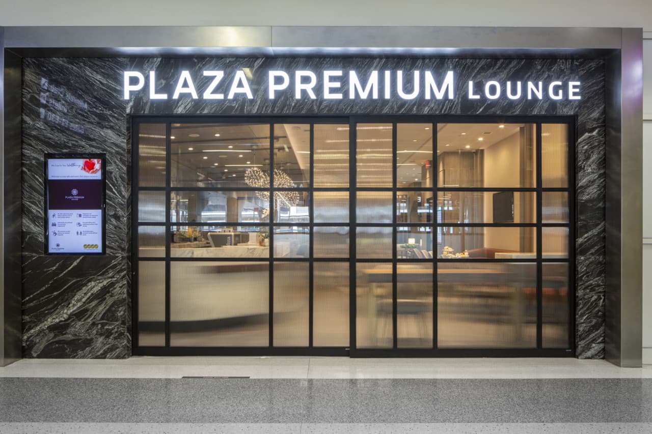 Plaza Premium Lounge - Dallas Fort Worth International Airport Terminal E - تصویر 9