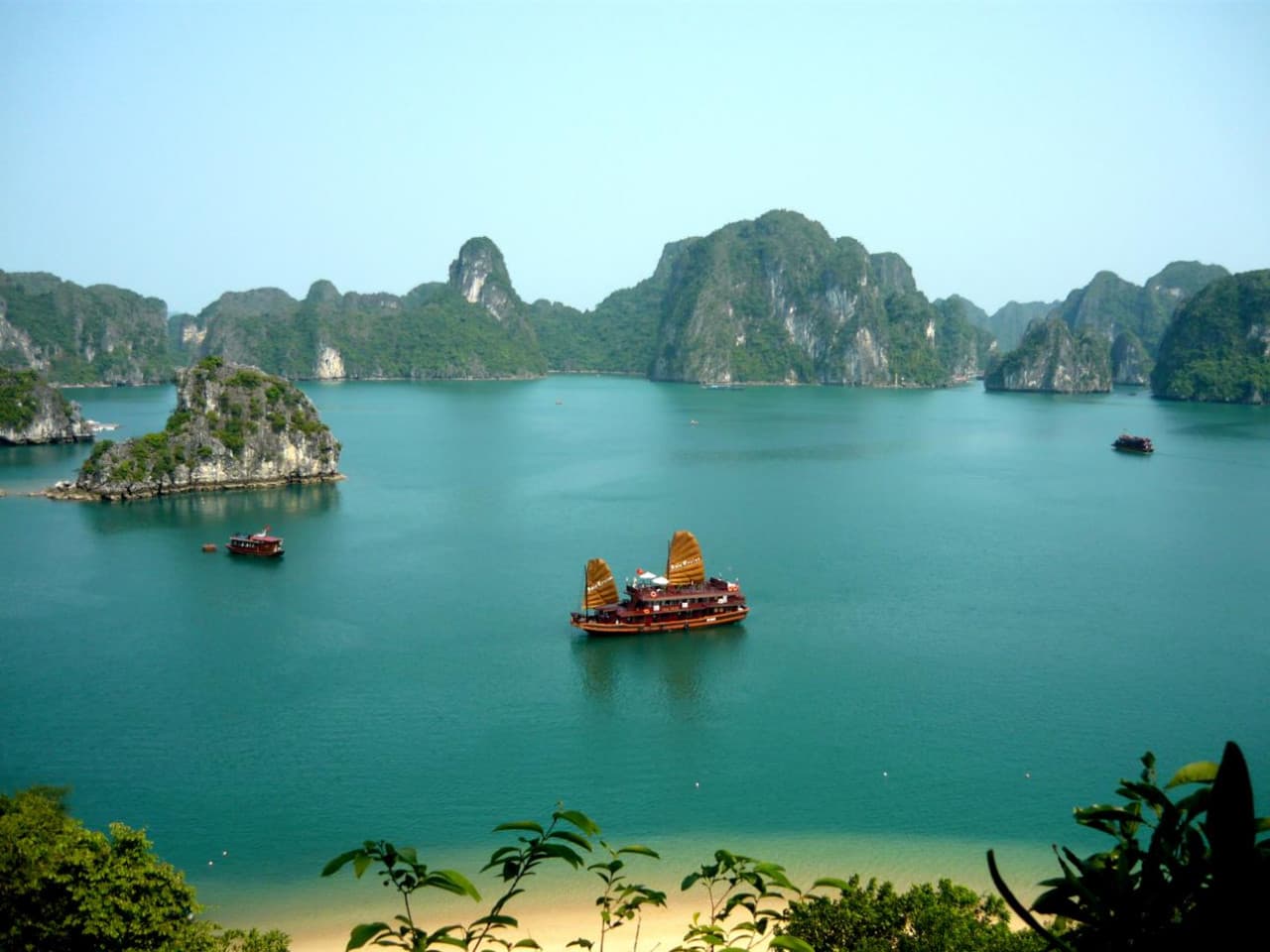 Ha Long Bay Cruise with Round Trip Transfer from Hanoi - تصویر 11
