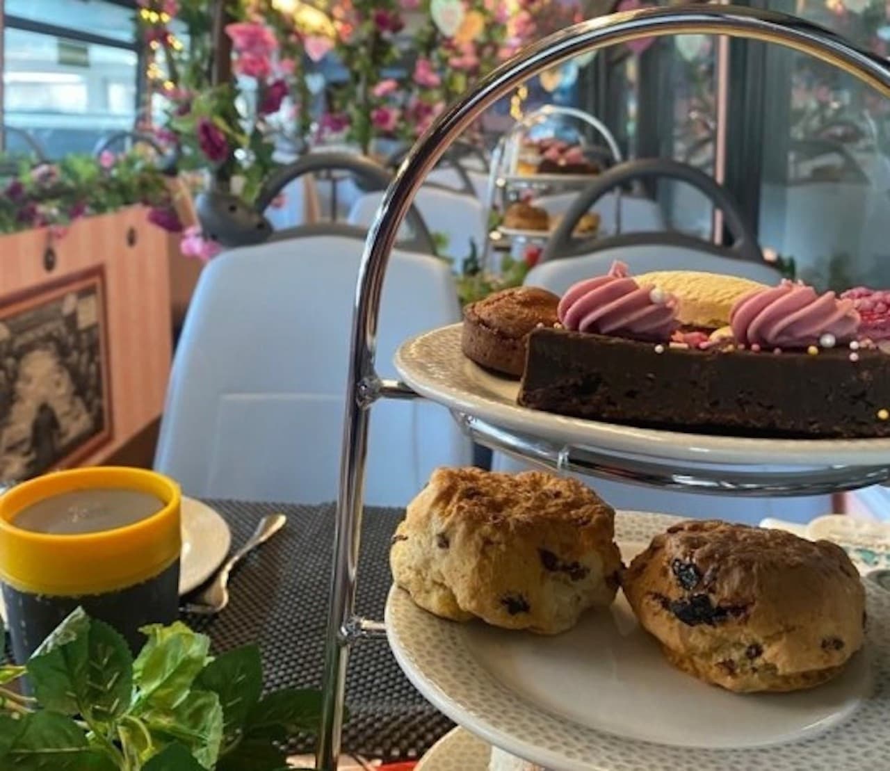 Afternoon Tea Bus with Panoramic Tour of London - تصویر 6