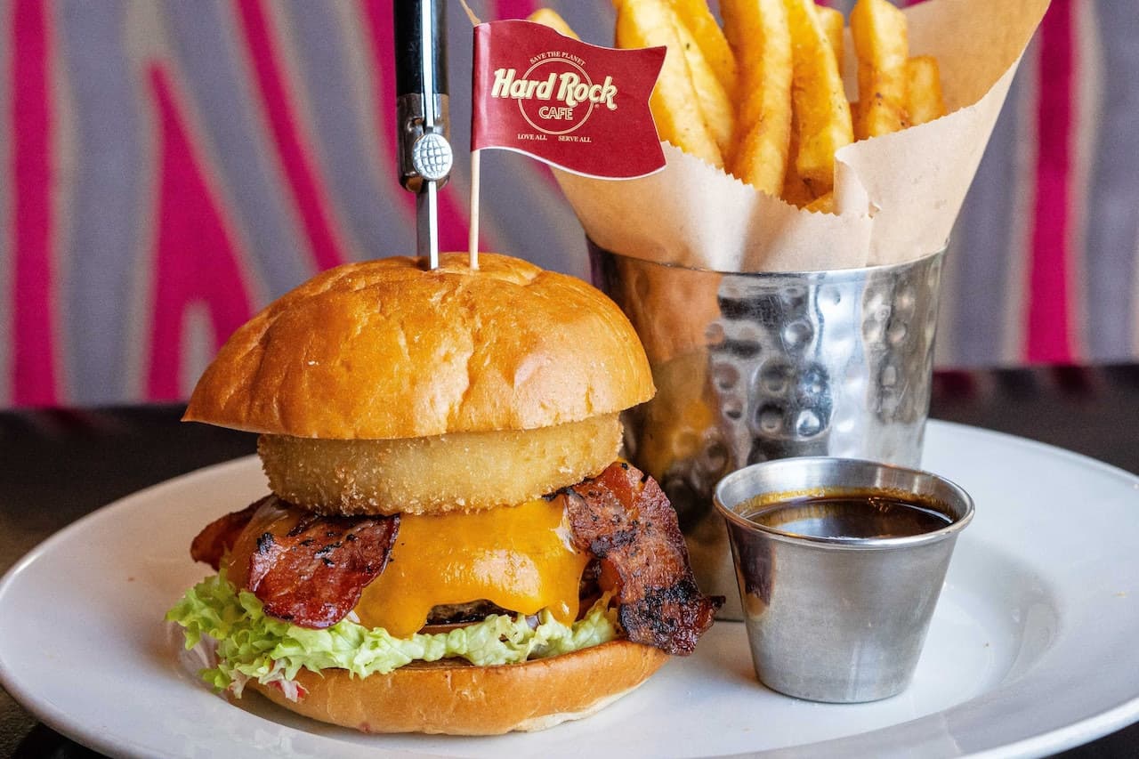 Hard Rock Cafe Yankee Stadium Dining Experience - تصویر 4