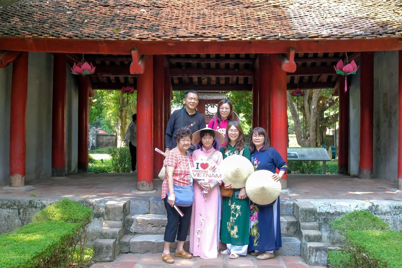 Hanoi Highlights City Tour: Ho Chi Minh Mausoleum, Temple of Literature, Tran Quoc Pagoda - تصویر 3