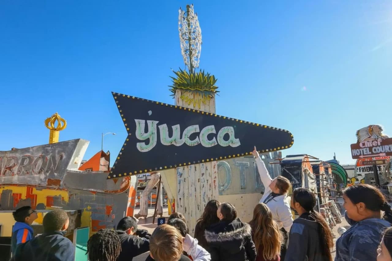 The Neon Museum Ticket - تصویر 3