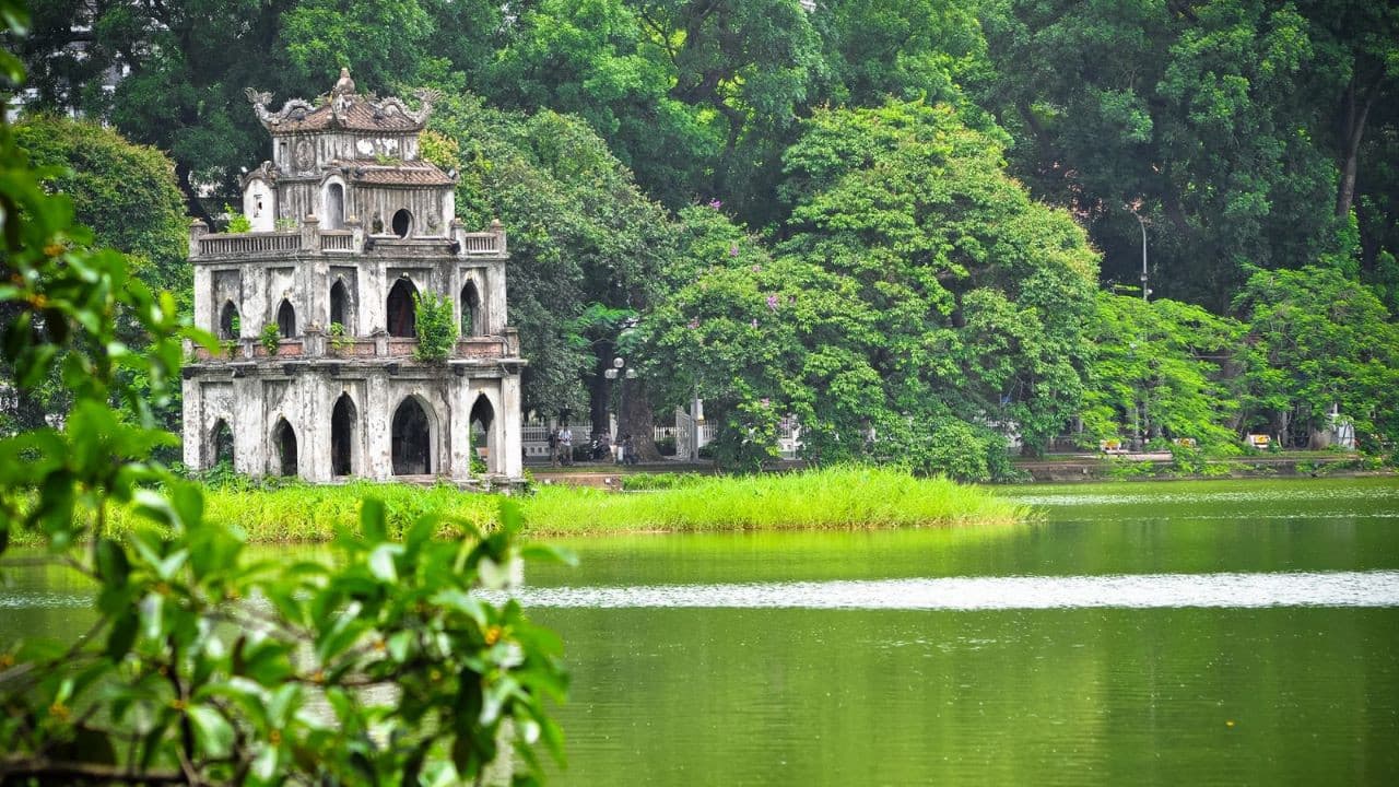 Hanoi Highlights City Tour: Ho Chi Minh Mausoleum, Temple of Literature, Tran Quoc Pagoda - تصویر 5
