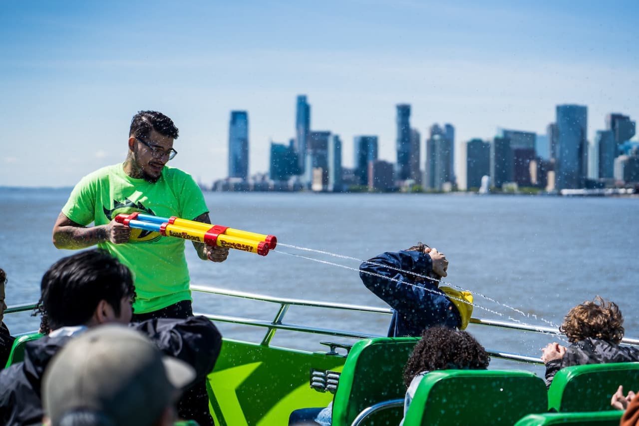 The Beast Speedboat Ride to Statue of Liberty by Circle Line: Reserved Straight-to-Board Ticket - تصویر 9