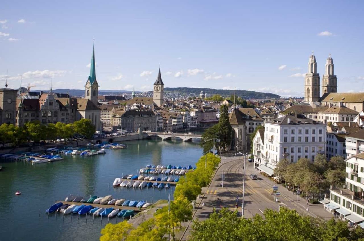 Zurich Sightseeing Bus Tour with Guided Old Town Walk - تصویر 5