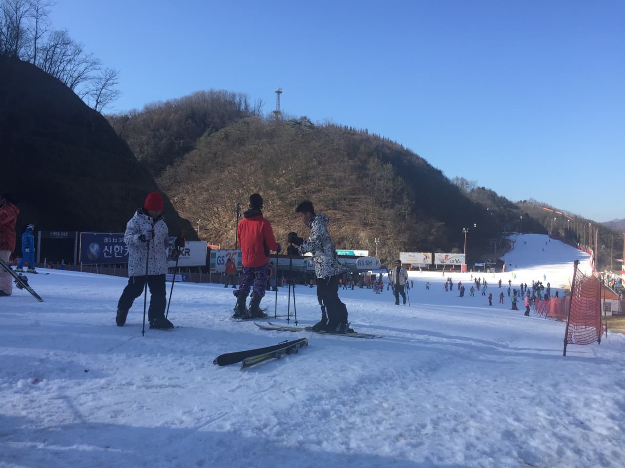 Elysian Gangchon Ski Resort and Eobi Ice Valley Full-Day Tour from Seoul - تصویر 8