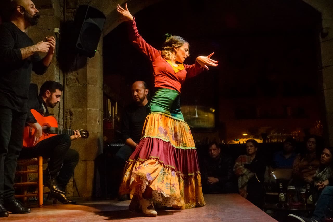 Barcelona Old Town Walking Tour with Flamenco Show and Tapas Dinner - تصویر اصلی