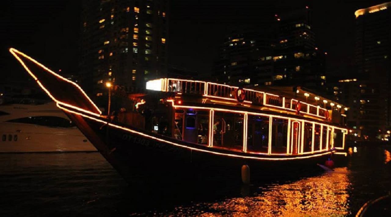 Dubai Dhow Cruise with Dinner & Live Entertainment - تصویر 4