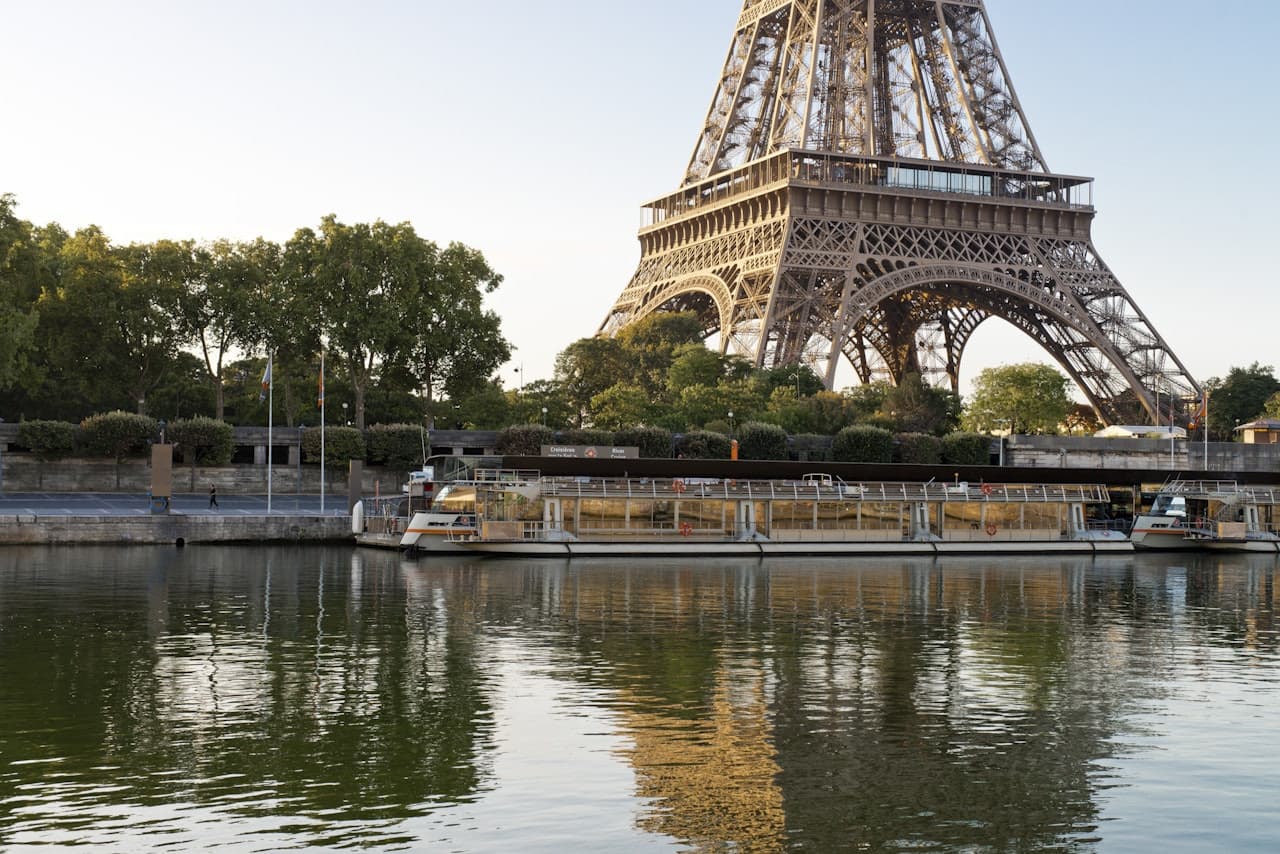Seine River Cruise by Bateaux Parisiens – Departing from the Eiffel Tower - تصویر 3