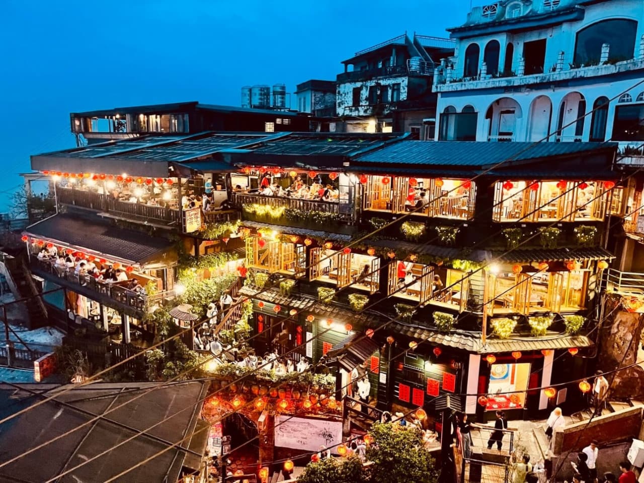 Jiufen Night Tour from Taipei: Jiufen Old Street, ShueiNanDong Golden Waterfall, Baoshishan Lookout - تصویر اصلی