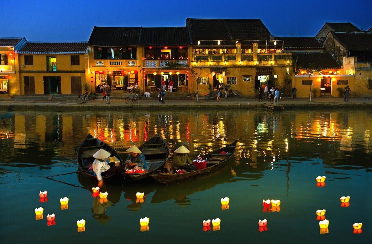 Hoai River Evening Boat Ride with Lantern Experience - تصویر اصلی