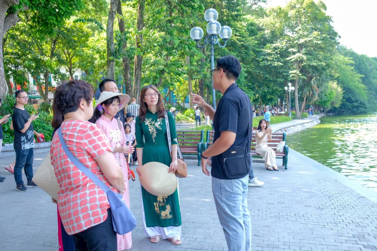 Hanoi Instagram Tour: Ceramic Mosaic Mural, Sword Lake, Long Bien Bridge - تصویر 7