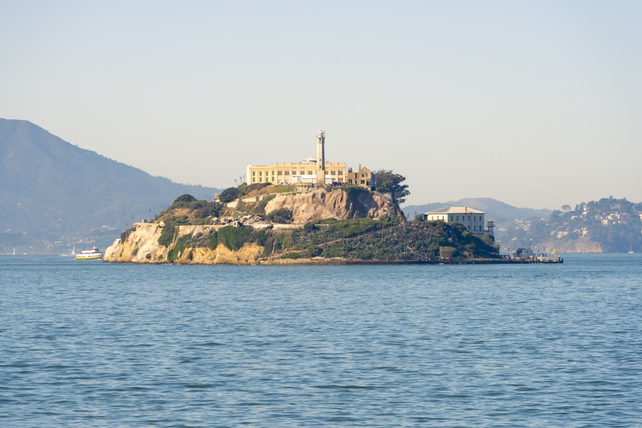 Official Alcatraz Island Admission Ticket + Audio Tour with Roundtrip Ferry by Alcatraz City Cruises - تصویر 9