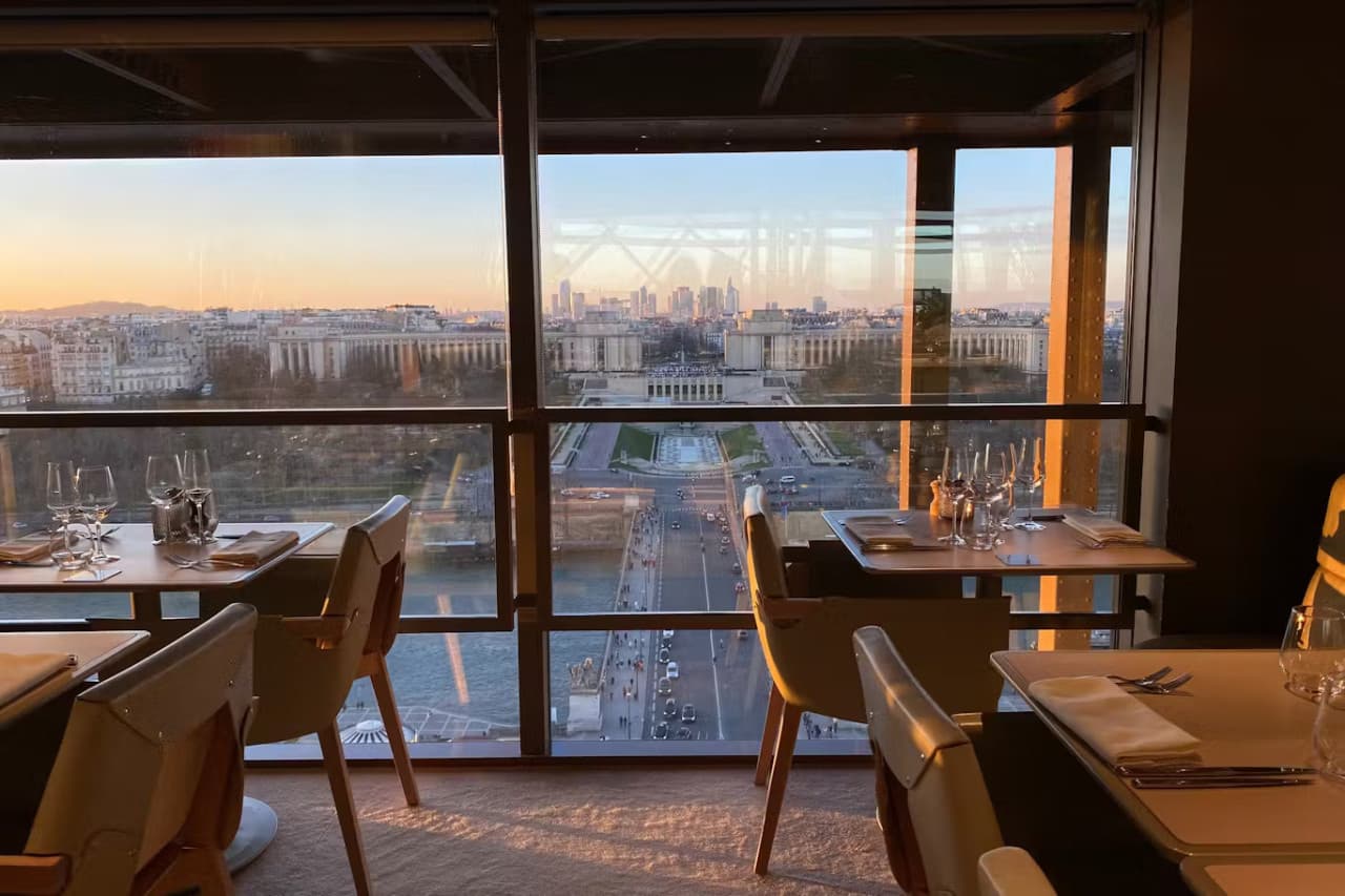Eiffel Tower Dining Experience at Madame Brasserie Restaurant - تصویر 8