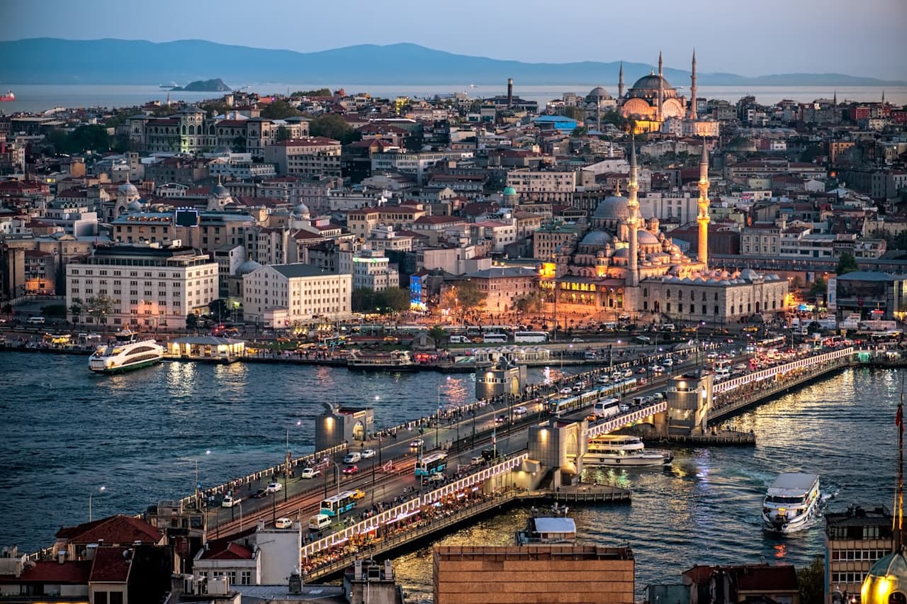 Golden Horn Sightseeing Bus Tour and Bosphorus Cruise - تصویر 3
