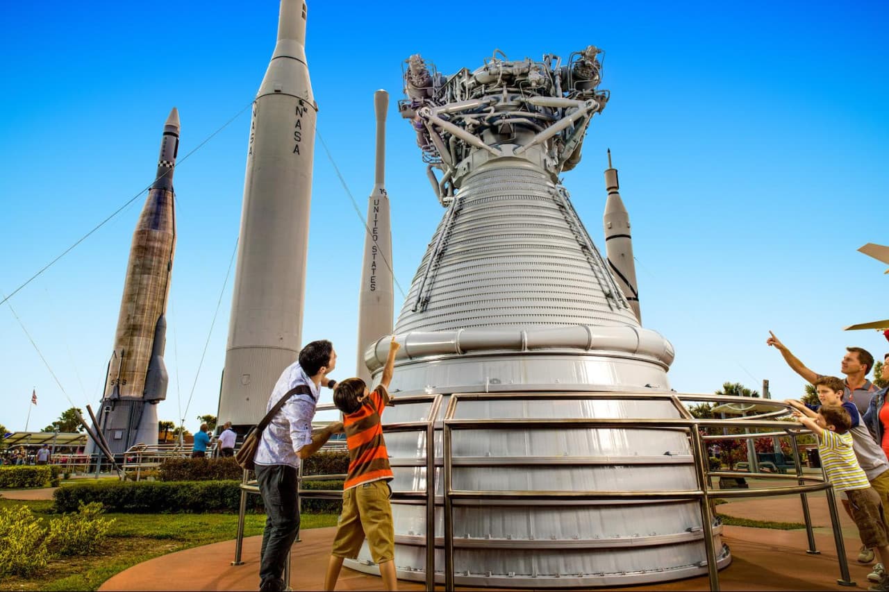 Kennedy Space Center Visitor Complex Admission with Round Trip Transportation from Orlando Area - تصویر 11
