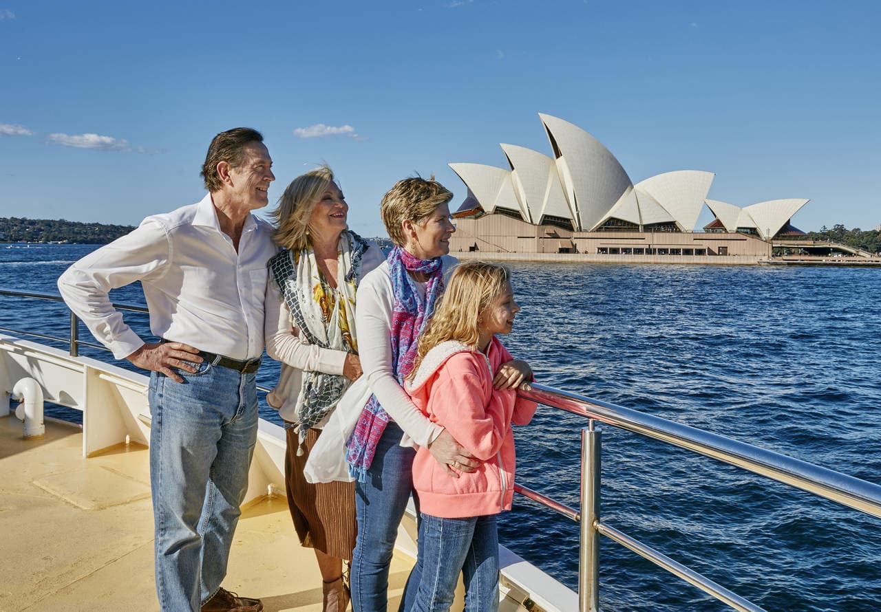 Captain Cook Sydney Harbour Explorer Hop-on Hop-off Cruise - تصویر 2