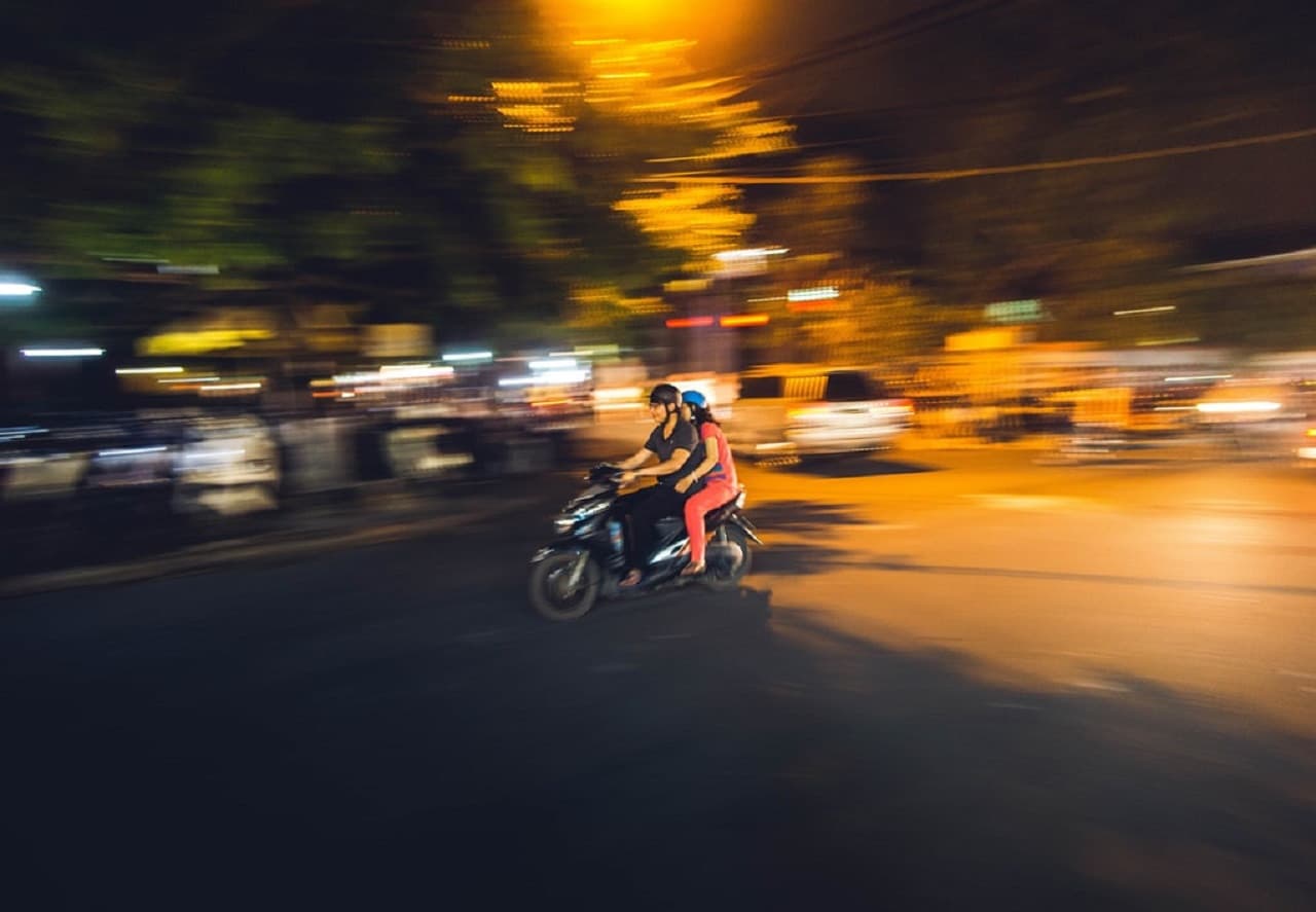 Ho Chi Minh City Night Food Tour by Motorbike - تصویر 10