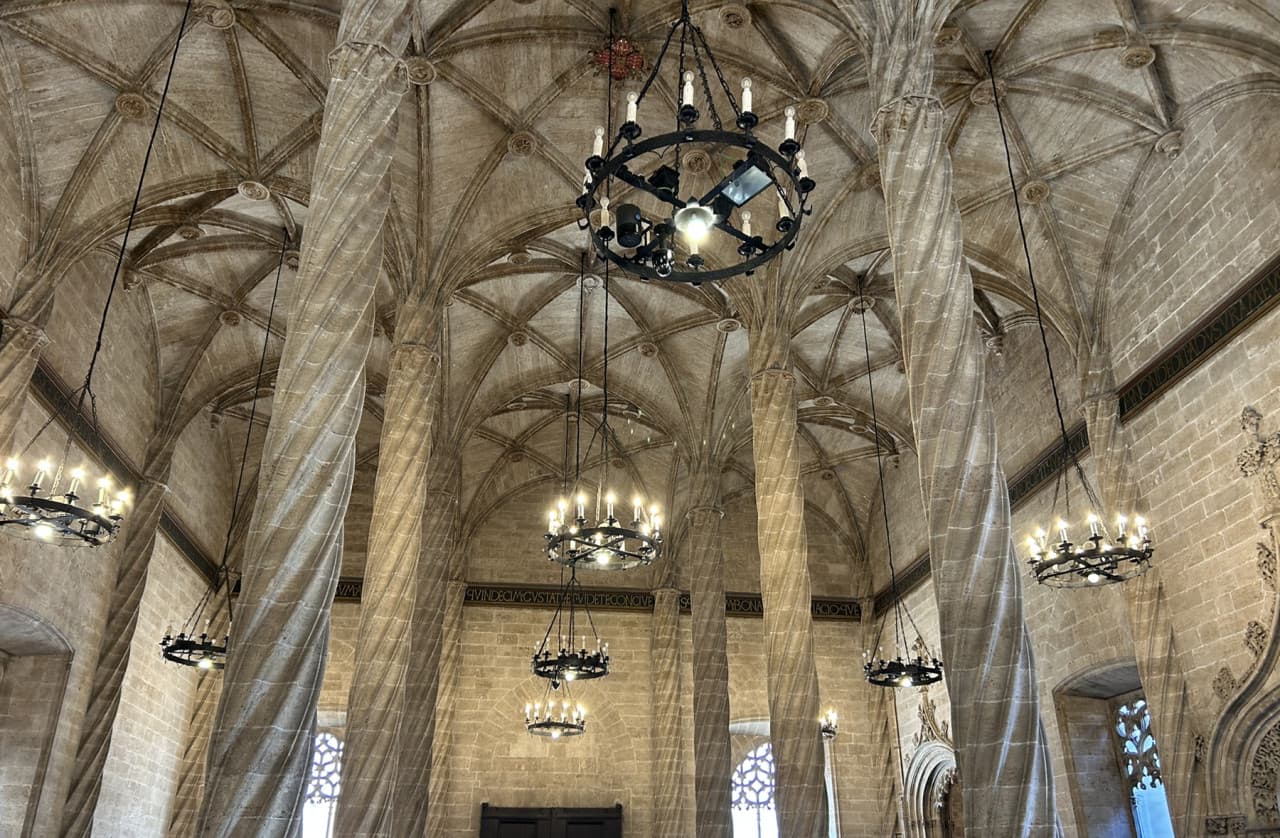 La Lonja de la Seda Tour with English-Speaking Guide & Fast Track Entry - تصویر 3