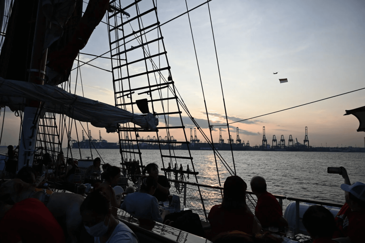 The Royal Albatross - Luxury Tall Ship Cruise Ticket - تصویر 37