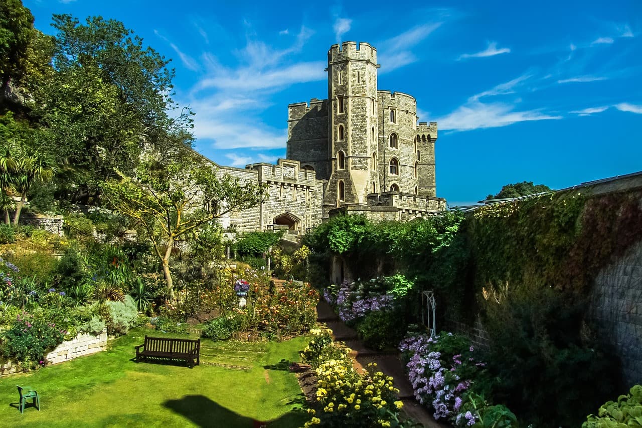 Windsor Castle, Stonehenge and Bath Tour with Lunch in Lacock - تصویر 2