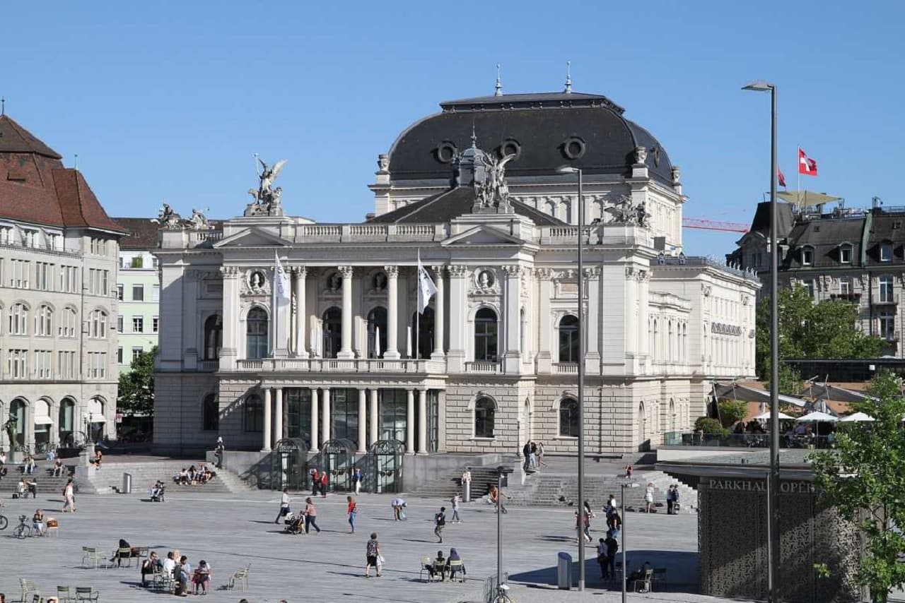 Zurich Sightseeing Bus Tour with Guided Old Town Walk - تصویر 7
