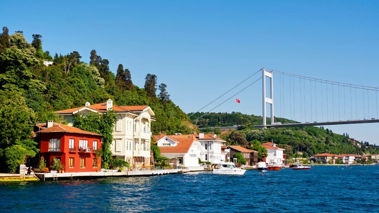 Bosphorus Sightseeing Cruise on a Luxury Yacht - تصویر 13
