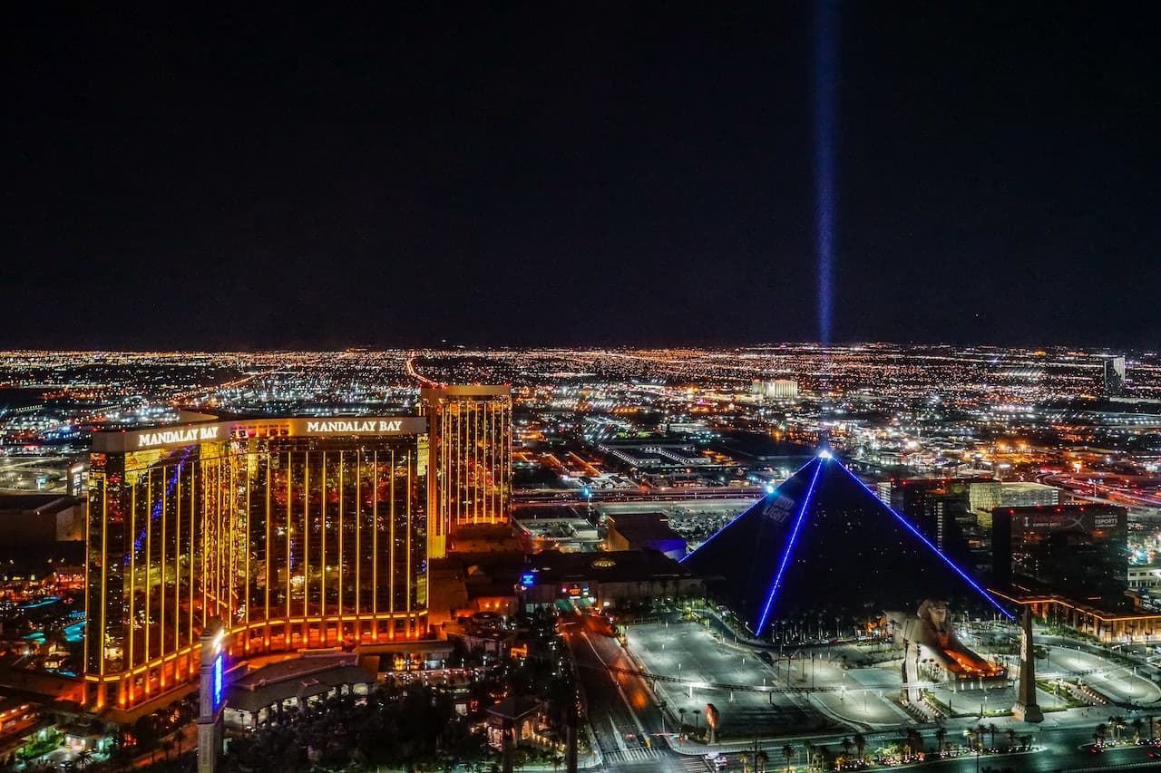 Las Vegas Strip Helicopter Night Flight - تصویر 4
