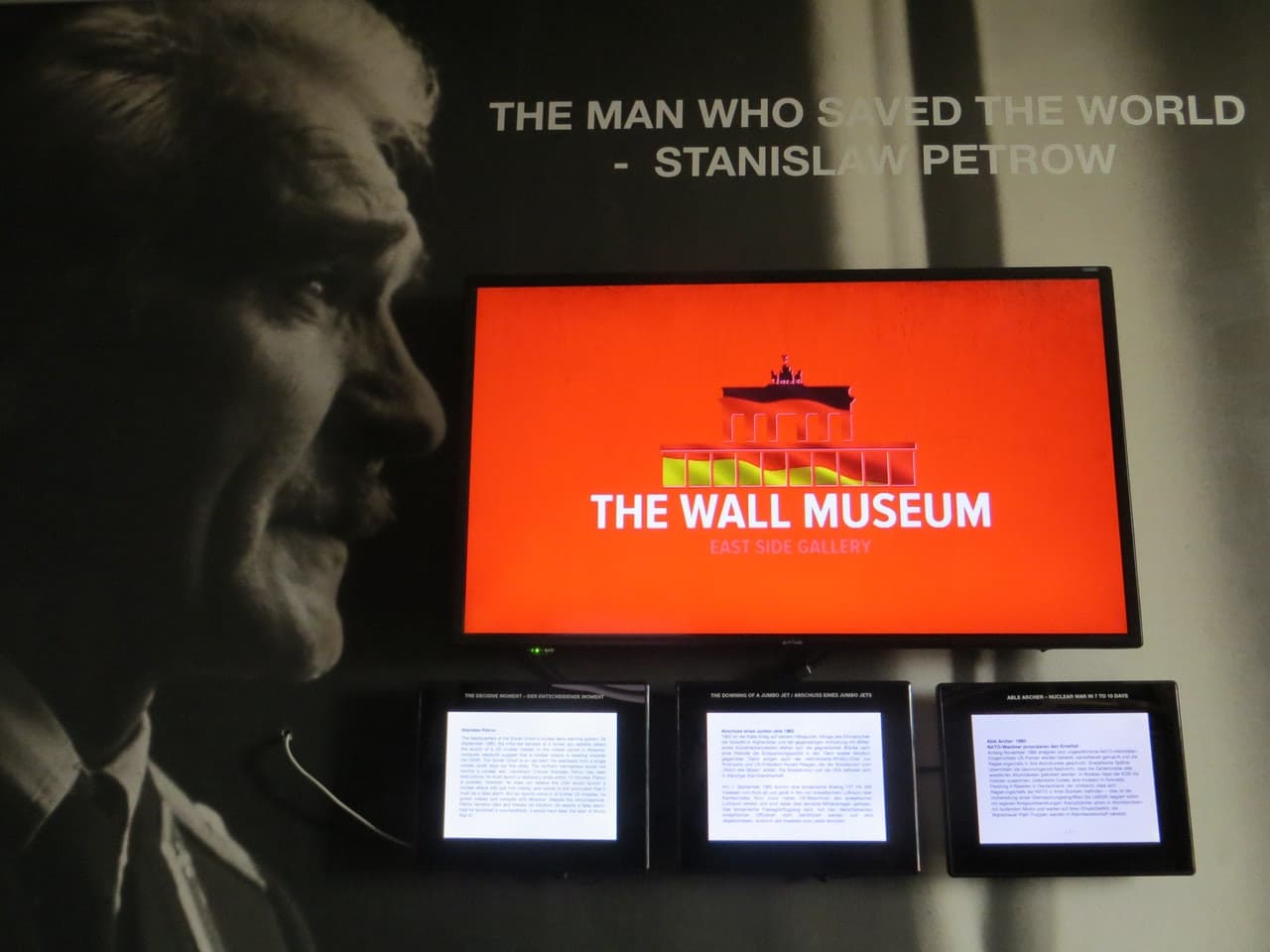 The Wall Museum Berlin at the East Side Gallery - تصویر 2