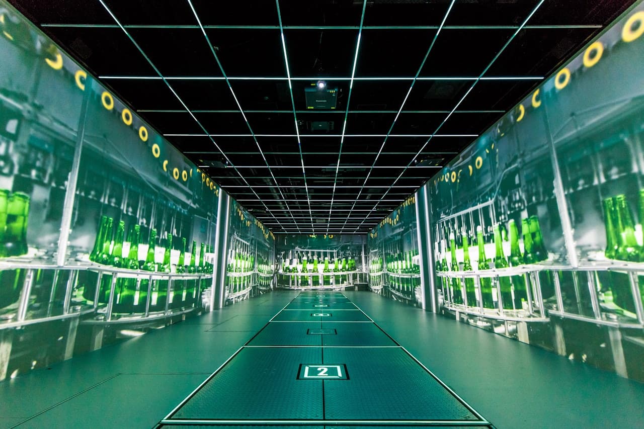 Heineken® Brewery Tour with beer tasting - تصویر 8