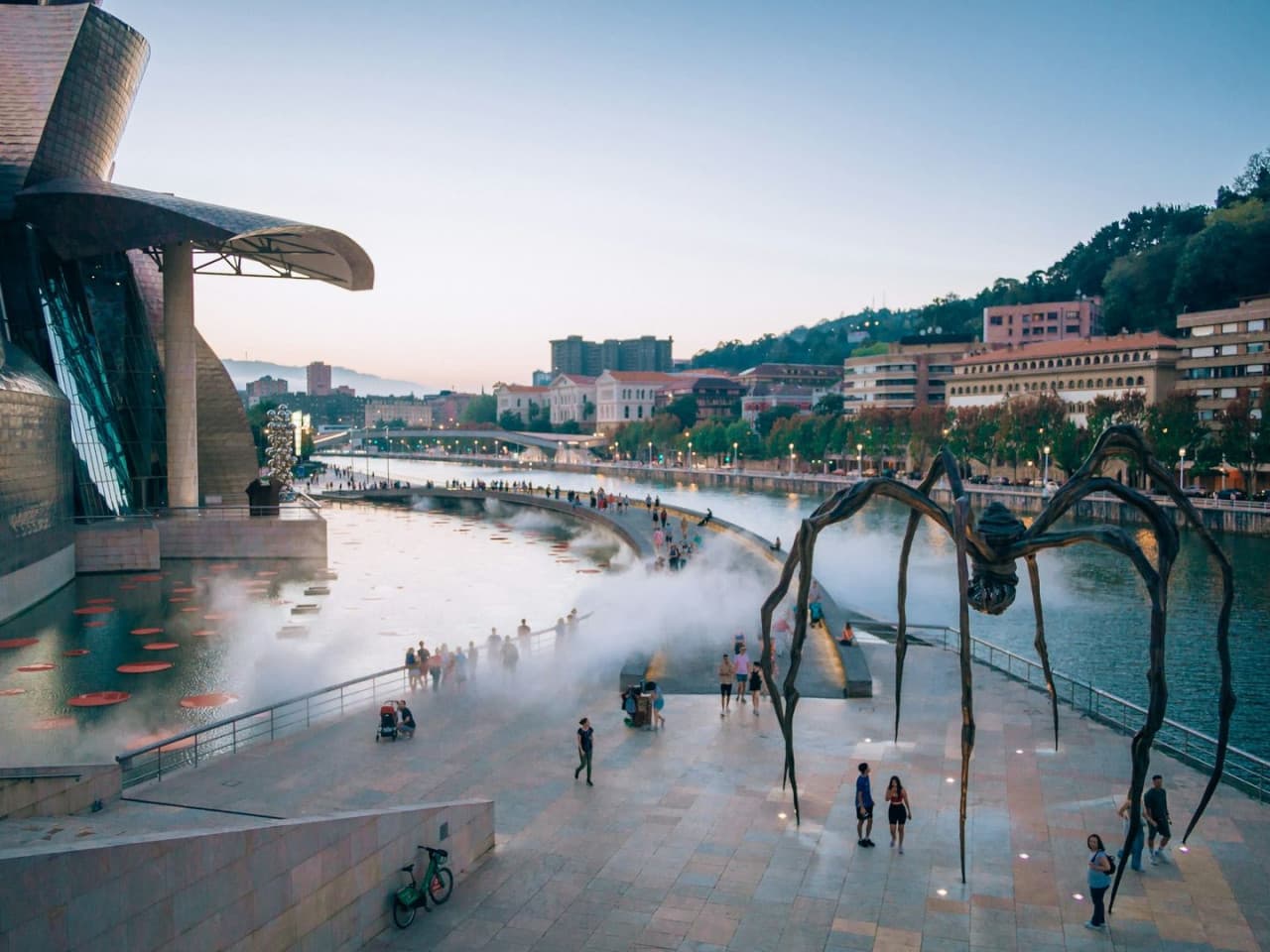 Guggenheim Museum Bilbao Ticket with Artistic City Self-Guided Audio Tour - تصویر 5