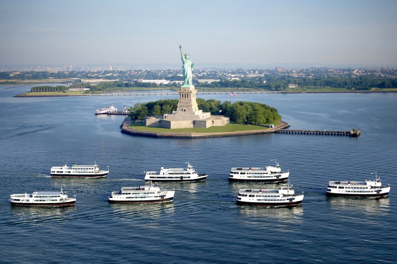 Official Statue of Liberty & Ellis Island Admission Ticket + Roundtrip Ferry by Statue City Cruises - تصویر 13