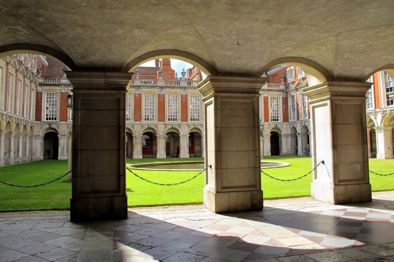 Hampton Court Palace, Windsor Castle, and London Sightseeing Tour - تصویر 13